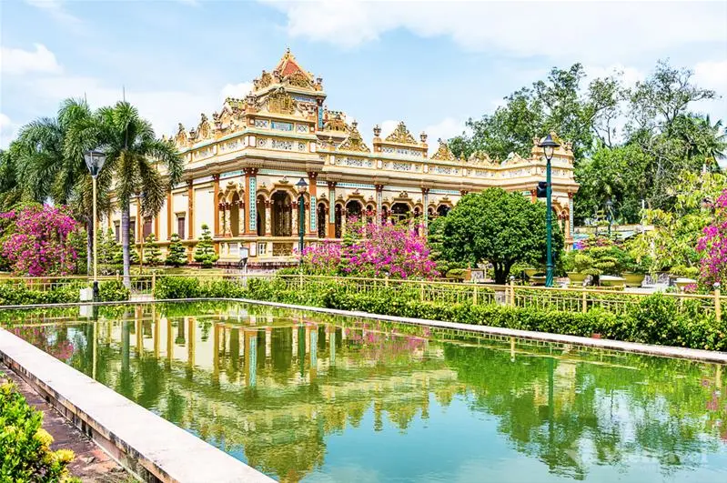 Mùa Vu Lan: Khám phá những ngôi chùa cổ – Thưởng thức ẩm thực chay miền Tây 4 tfd 240726052446 378655 CHUA VINH TRANG 2