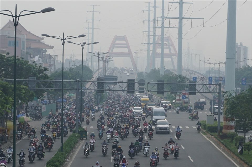 Việt Nam hướng đến mục tiêu phát thải ròng bằng 0 vào năm 2050 20 Khí thải từ các phương tiện giao thông gây ô nhiễm môi trường trầm trọng
