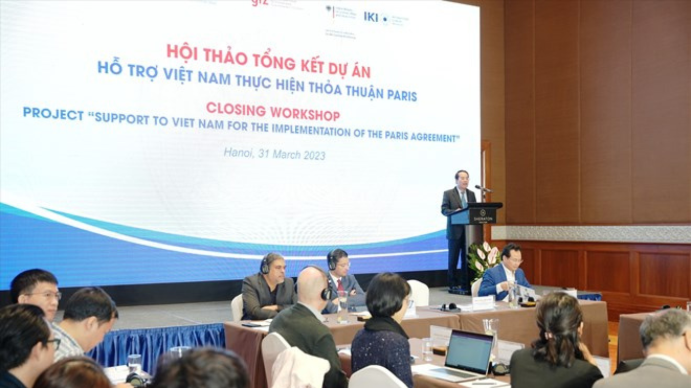 Việt Nam hướng đến mục tiêu phát thải ròng bằng 0 vào năm 2050 21 Việt Nam cam kết mạnh mẽ cùng cộng đồng quốc tế ứng phó với biến đổi khí hậu toàn cầu.