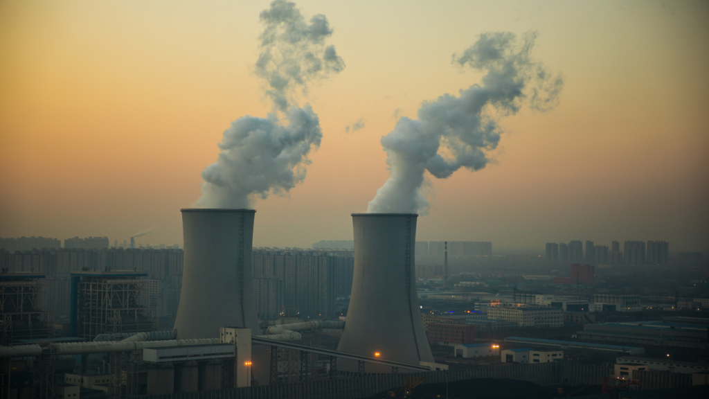Net Zero: Giải pháp giảm phát thải carbon cho môi trường bền vững 12 Khí thải nhà máy là một trong những nguyên nhân chính làm gia tăng phát thải carbon